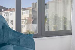 Liiiving | Bright Light Studio