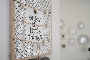 Liiiving | Bright Light Studio