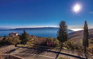 Holiday Home Sea View