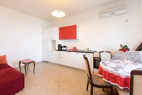 Apartment Lucia & Holiday Home Nino