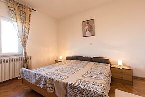 Apartment Lucia & Holiday Home Nino