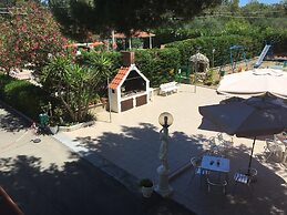 Viola Club Village
