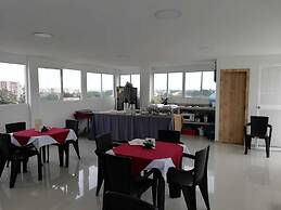 Apartasuites La Flora