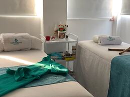 Apartasuites La Flora