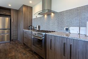 Luxury Lakeside Home - Remarkable View