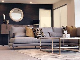 Luxury Lakeside Home - Remarkable View