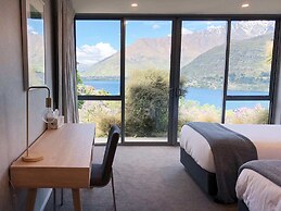 Luxury Lakeside Home - Remarkable View