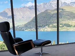 Luxury Lakeside Home - Remarkable View