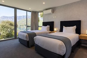 Luxury Lakeside Home - Remarkable View