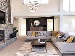 Luxury Lakeside Home - Remarkable View