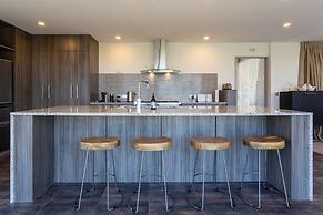 Luxury Lakeside Home - Remarkable View