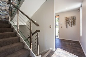 Luxury Lakeside Home - Remarkable View