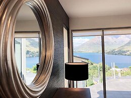 Luxury Lakeside Home - Remarkable View