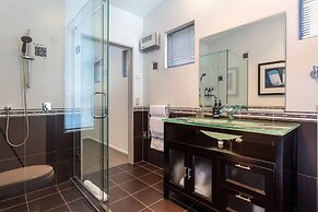 Luxury Lakeside Home - Remarkable View