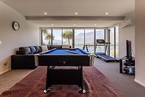 Luxury Lakeside Home - Remarkable View