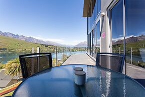 Luxury Lakeside Home - Remarkable View