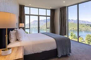 Luxury Lakeside Home - Remarkable View