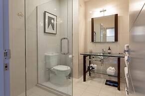 Luxury Lakeside Home - Remarkable View