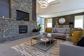 Luxury Lakeside Home - Remarkable View