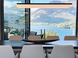 Luxury Lakeside Home - Remarkable View