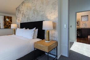 Luxury Lakeside Home - Remarkable View