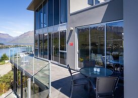 Luxury Lakeside Home - Remarkable View