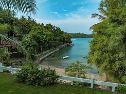 The Hawk's Nest Resort