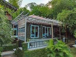 The Hawk's Nest Resort