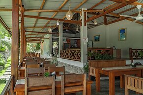 The Hawk's Nest Resort