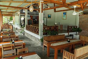 The Hawk's Nest Resort