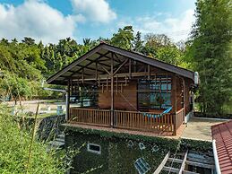 The Hawk's Nest Resort