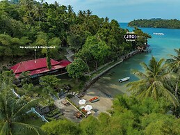 The Hawk's Nest Resort