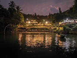 The Hawk's Nest Resort