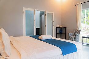 The Hawk's Nest Resort