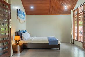 The Hawk's Nest Resort