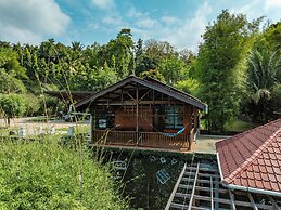 The Hawk's Nest Resort