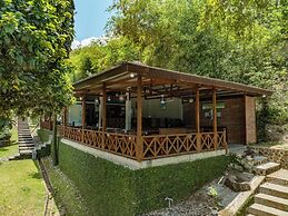 The Hawk's Nest Resort