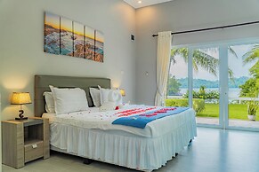 The Hawk's Nest Resort