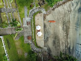 The Hawk's Nest Resort