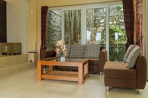 The Hawk's Nest Resort