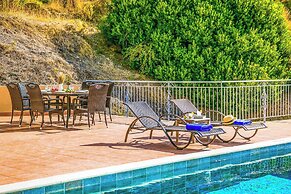 Villa Louloudia