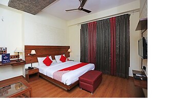 FabHotel The Townhouse