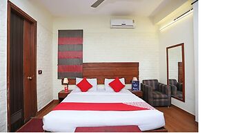 FabHotel The Townhouse