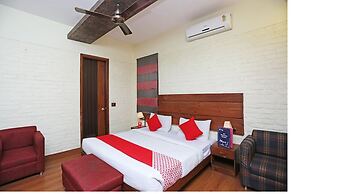 FabHotel The Townhouse