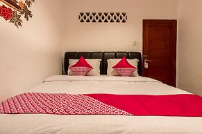 OYO 619 Naufal Guest House Syariah