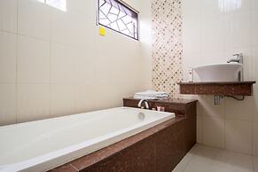 OYO 619 Naufal Guest House Syariah