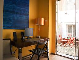 Charles Bridge Economic Hostel