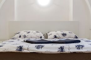 Charles Bridge Economic Hostel