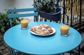 Charles Bridge Economic Hostel