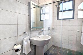 L'Aziz Suites